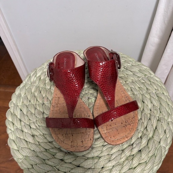 Donald Pliner Dylan Red Patent Leather Slip On Elegant Thong Cork Wedge Sandals - Picture 9 of 13